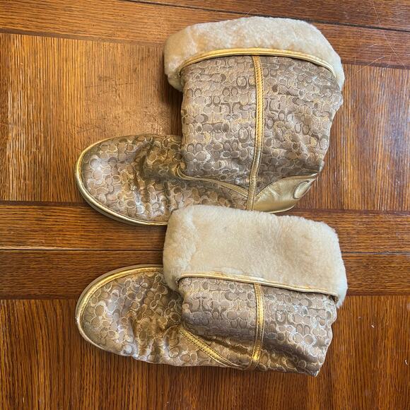 COACH Nikole Shearling Boots 8 Gold Signature Logo Winter Furry UGG Style - Picture 14 of 16
